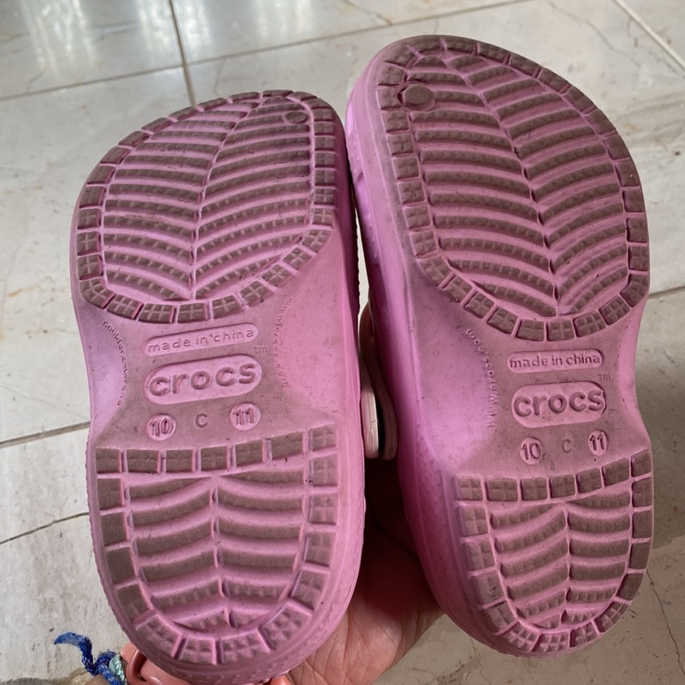 Hello Kitty lined Crocs - Picture 8 of 8